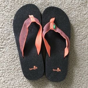 Sanuk Flip Flops